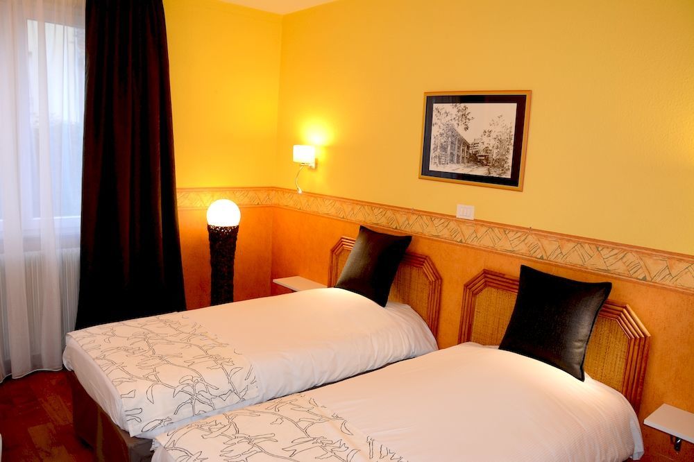 Logis Hotel Du Centre - Halte Ideale En Cyclotourisme Avec Garage A Velos Clos Molsheim Buitenkant foto