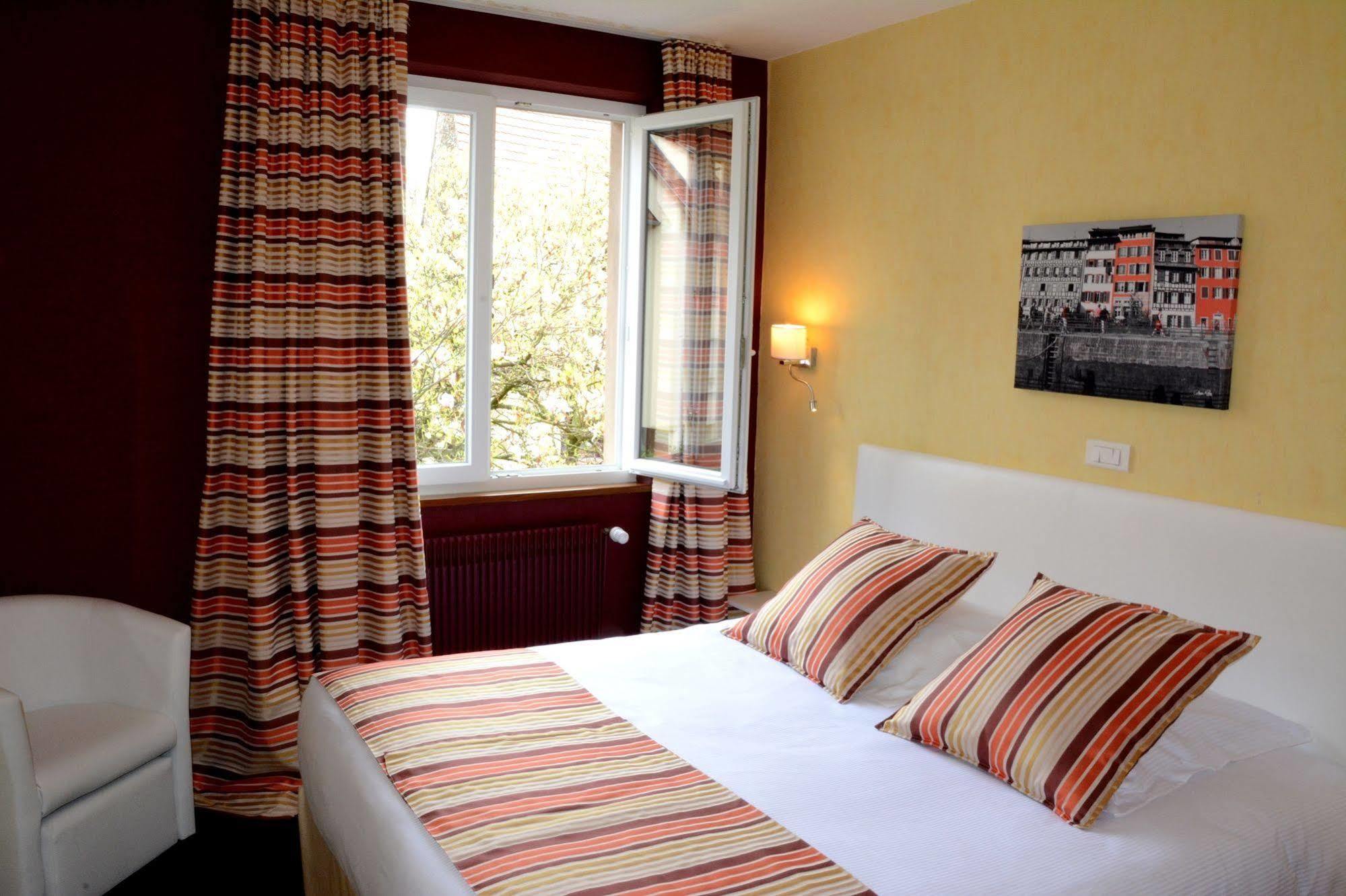 Logis Hotel Du Centre - Halte Ideale En Cyclotourisme Avec Garage A Velos Clos Molsheim Buitenkant foto